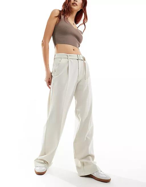 Pull & Bear wide leg pleat tailored pants with belt in sand-Neutral Cover