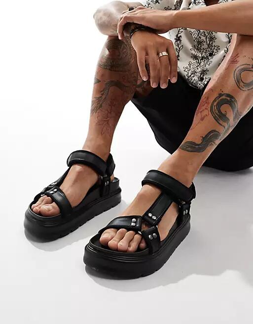 Bershka buckle strap sandals in black Cover