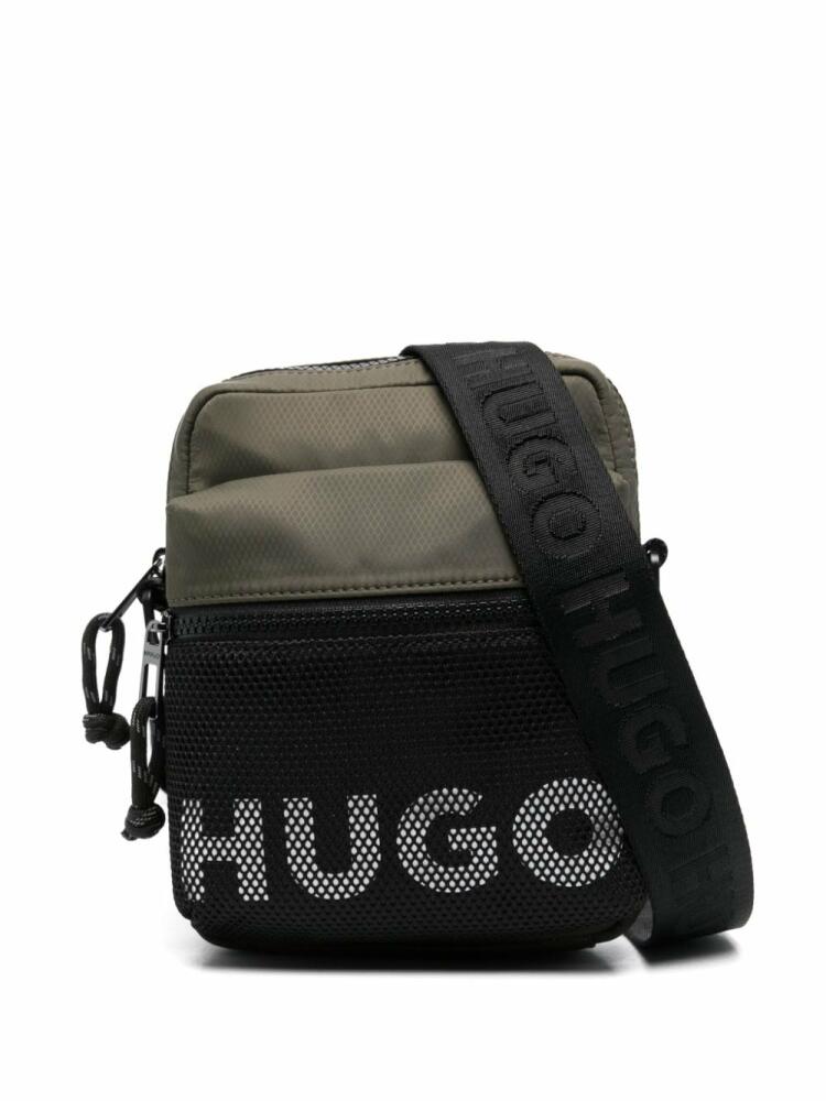 HUGO contrasting-logo mesh-overlay messenger bag - Green Cover