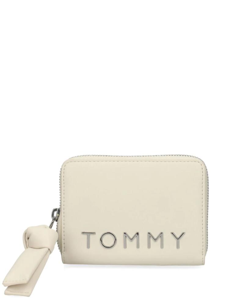 Tommy Hilfiger logo-lettering zipped wallet - Neutrals Cover