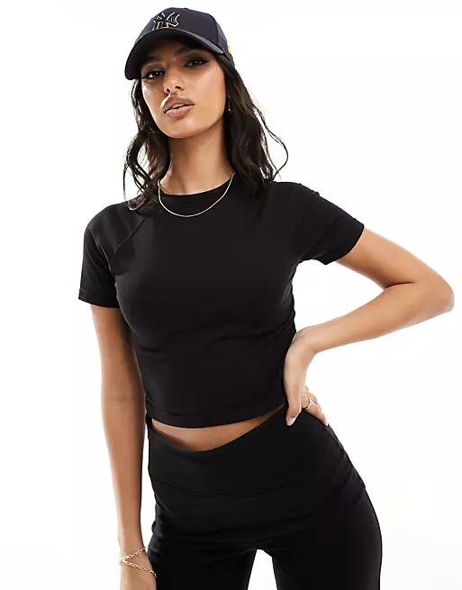 Kaiia fitted T-shirt in black - part of a set Cover