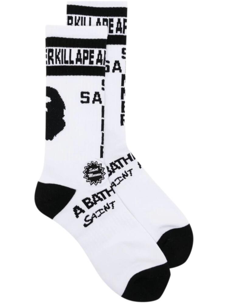 SAINT MXXXXXX motif embroidered socks - White Cover