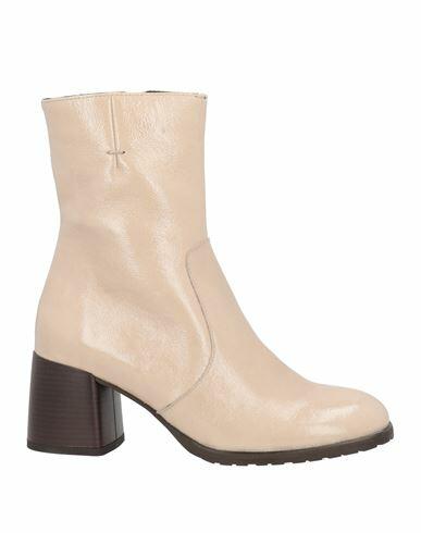 Paola Ferri Woman Ankle boots Beige Soft Leather Cover