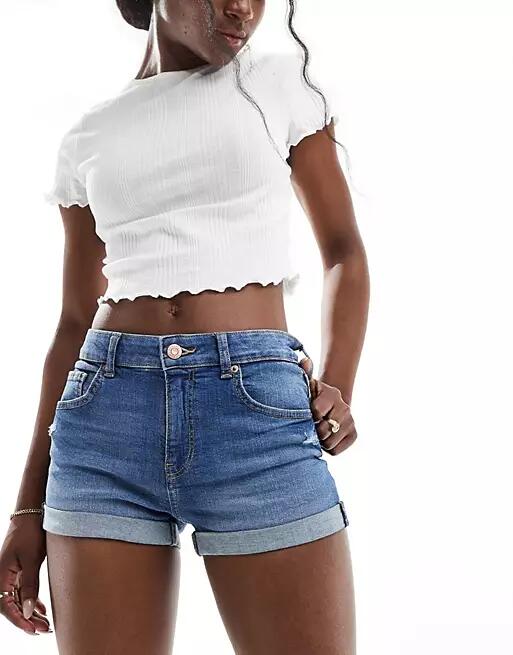 Bershka roll up hem denim shorts in mid blue Cover