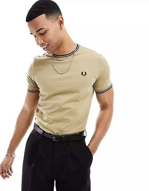 Fred Perry twin tipped T-shirt in beige-Neutral Cover