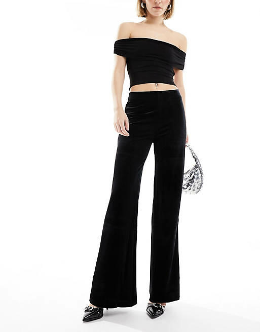 Mango flare pants in black Cover