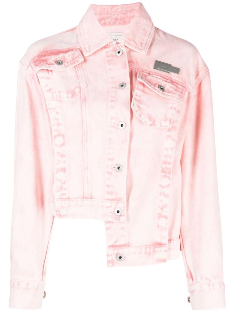 Feng Chen Wang logo-plaque asymmetric denim jacket - Pink Cover