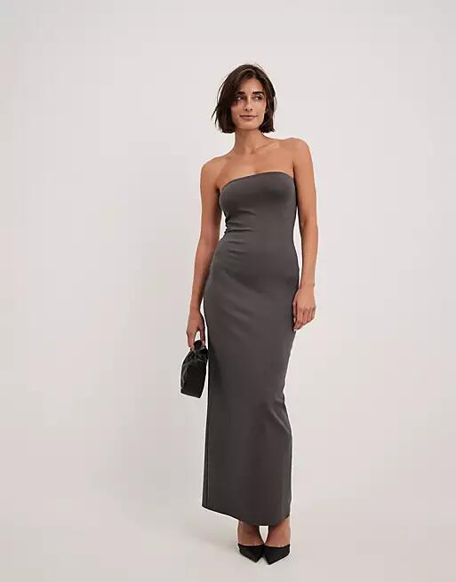 NA-KD bandeau maxi dress in dark gray Cover