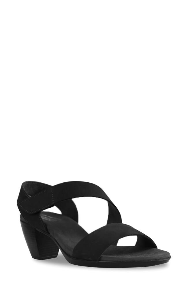 Munro Lucia Sandal in Black Cover