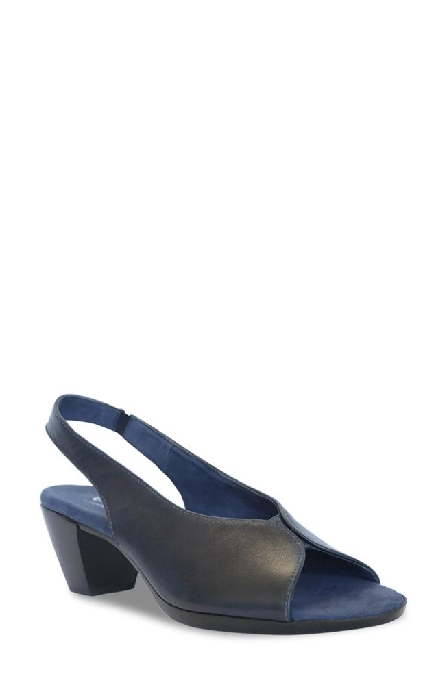 Munro Rochelle Slingback Sandal in Navy Leather Cover