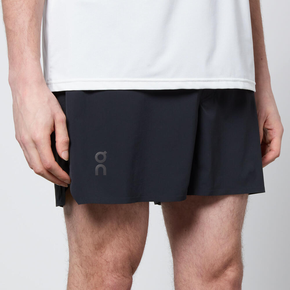 ON 5 Lightweight Stretch-Shell Shorts Cover