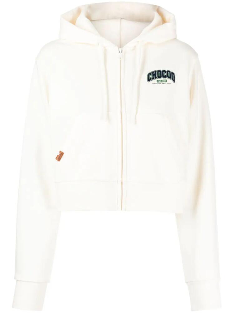 CHOCOOLATE logo-appliqué cropped hooded jacket - White Cover