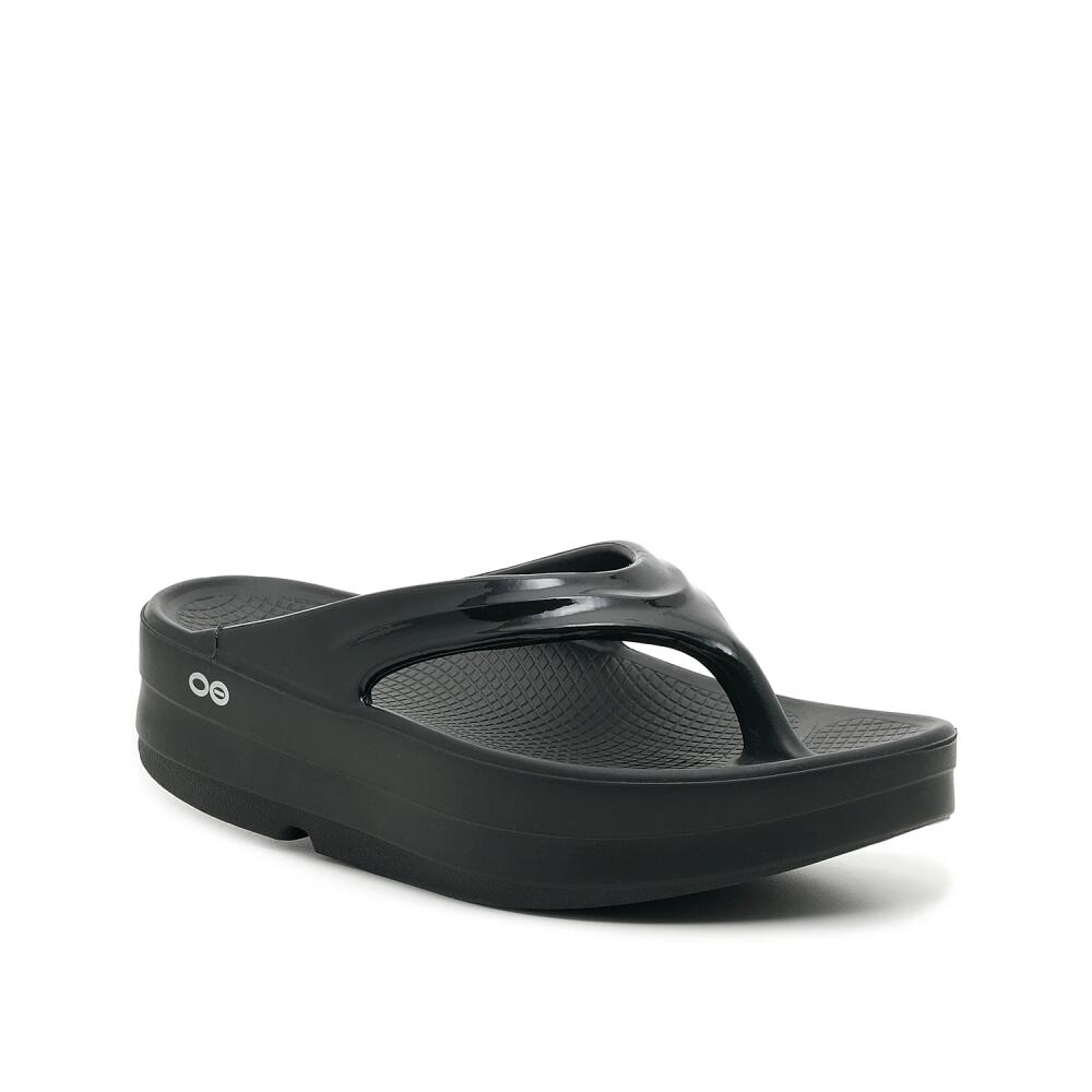 OOFOS Oomega Platform Flip Flop | Women's | Black Cover