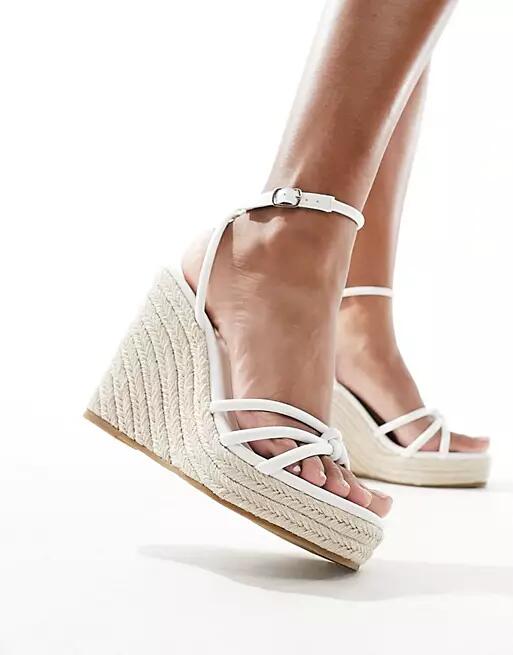 Glamorous espadrilles wedge heeled sandals in white Cover