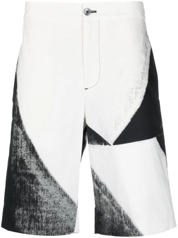 Alexander McQueen abstarct-print cotton Bermuda shorts - White Cover