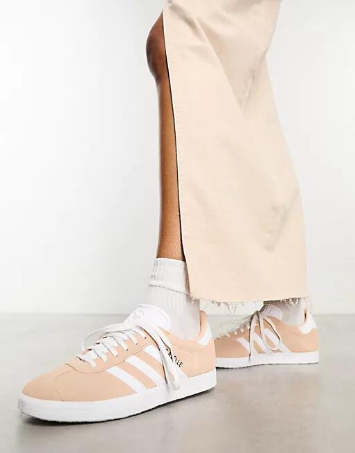 adidas Originals Gazelle sneakers in beige-Neutral Cover