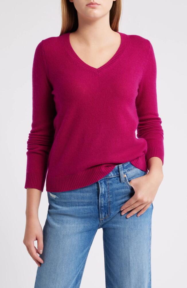 caslon(r) Cashmere V-Neck Sweater in Pink Plumier Cover