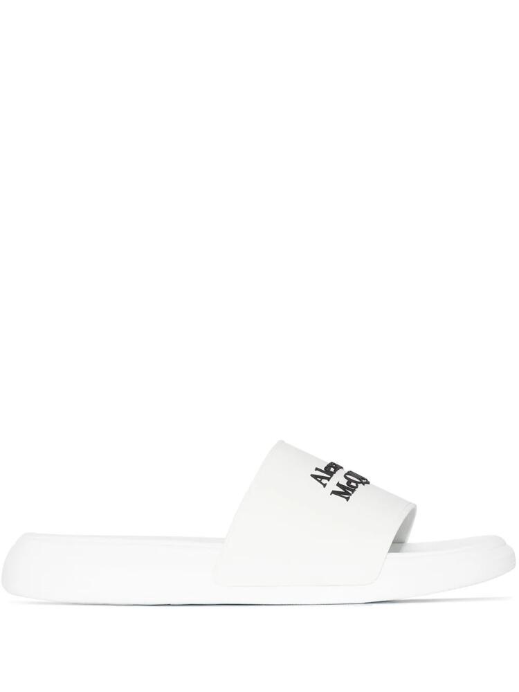 Alexander McQueen logo-embossed slides - White Cover