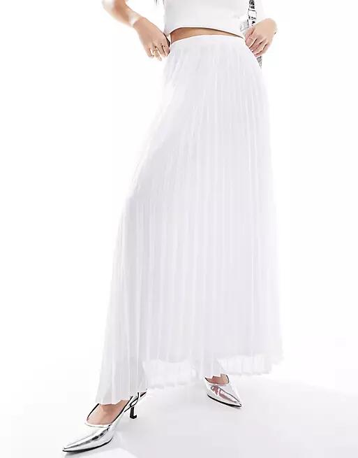 4th & Reckless chiffon pleated maxi skirt in white Cover