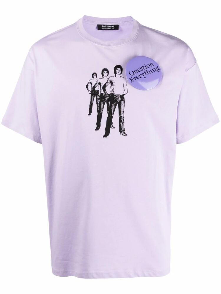 Raf Simons Question Everything badge-detail T-shirt - Purple Cover