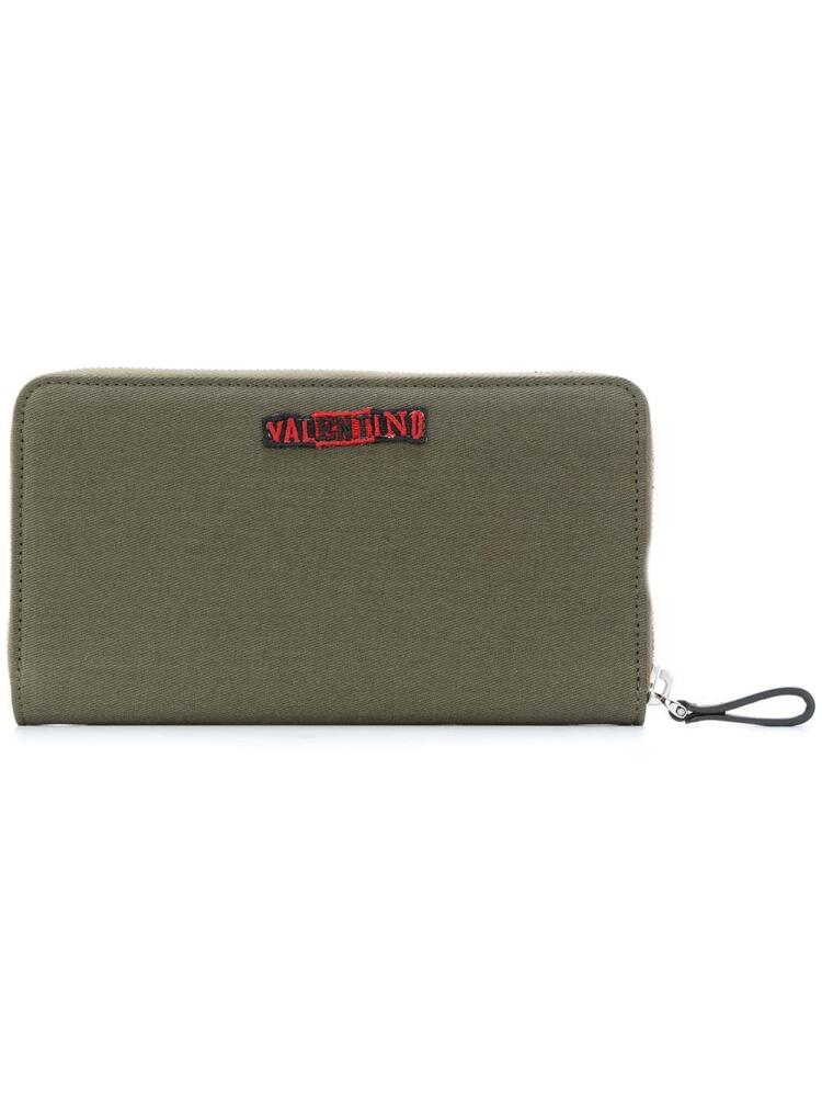 Valentino Garavani word patch zip wallet - Green Cover