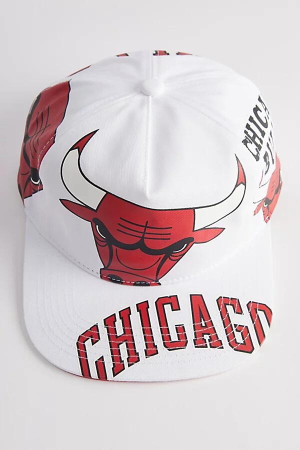 Mitchell & Ness NBA Chicago Bulls In Your Face Snapback Hat in White Cover