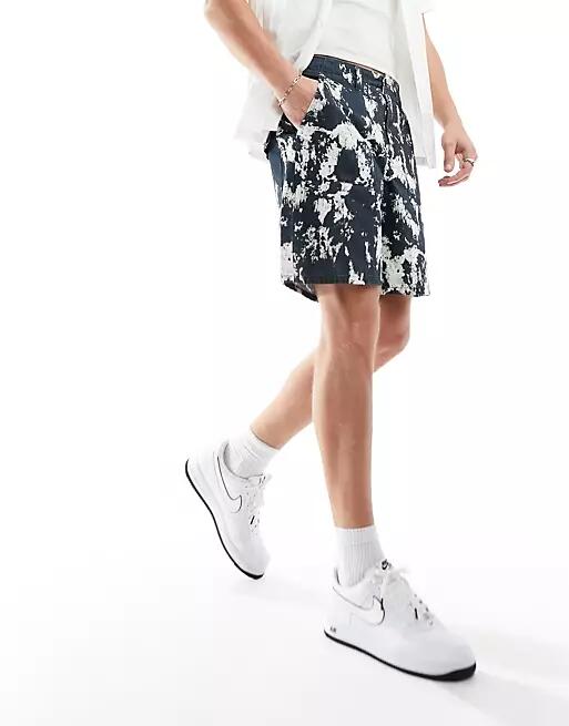 Farah sepel fatigue print shorts in navy Cover