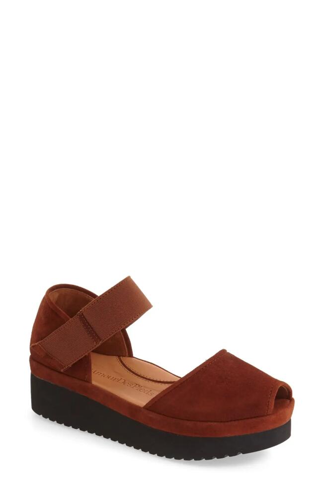 L'Amour des Pieds Amadour Platform Sandal in Chocolate Cover