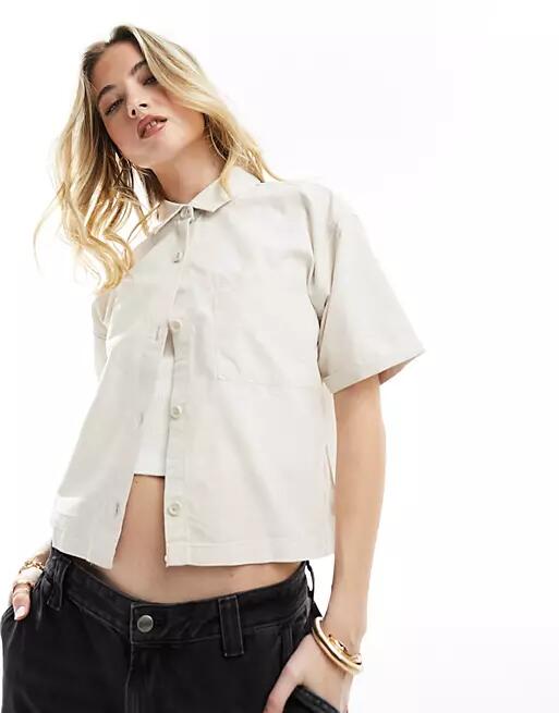 Vans McMillan short sleeve cropped shirt in beige-Black Cover