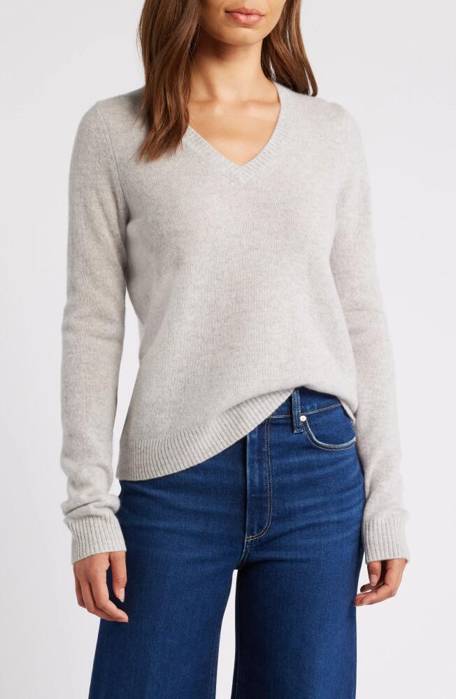 caslon(r) Cashmere V-Neck Sweater in Grey Light Heather Cover