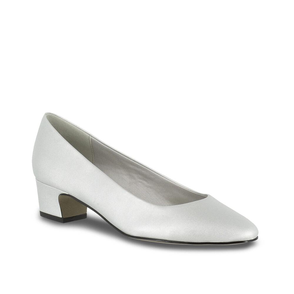 Easy Street Prim Pump | Women's | Silver Cover