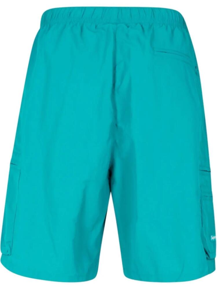 Supreme logo-patch cargo water shorts - Blue Cover