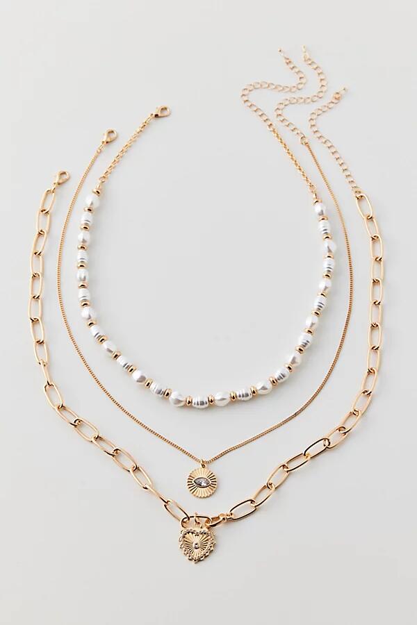 Alina Pearl Layering Necklace Set in Gold Cover