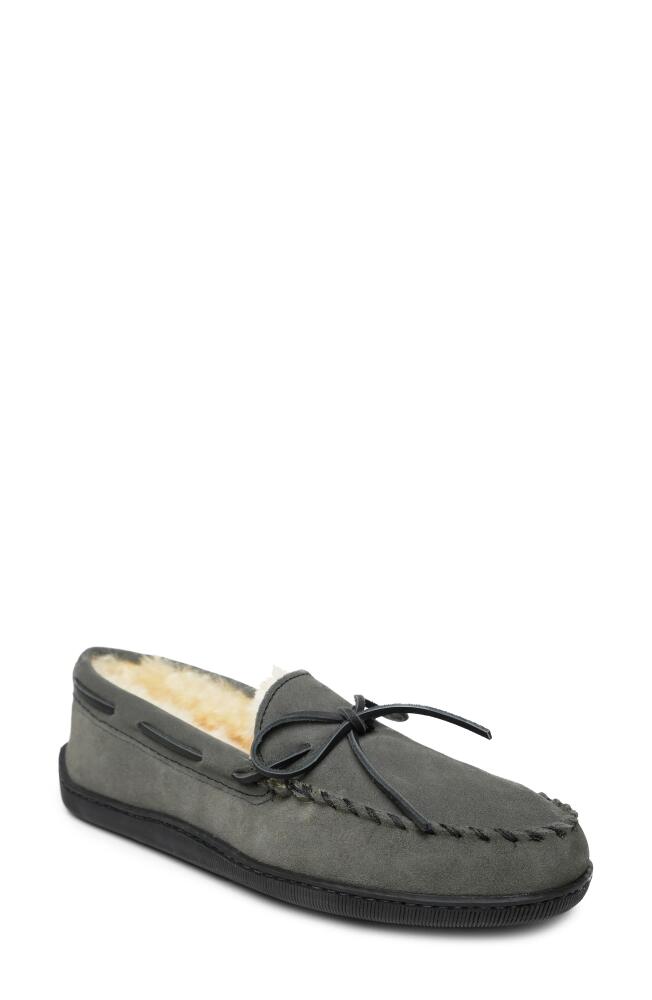 Minnetonka Genuine Shearling Lined Slipper in Grey Suede Cover