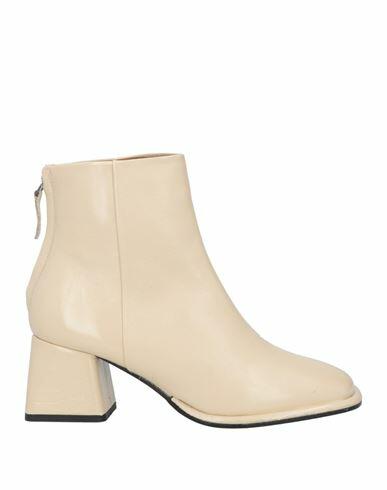 Emanuélle Vee Woman Ankle boots Beige Soft Leather Cover