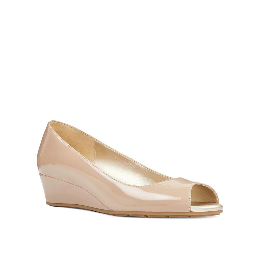 Bandolino Candra Wedge Pump | Women's | Beige Cover