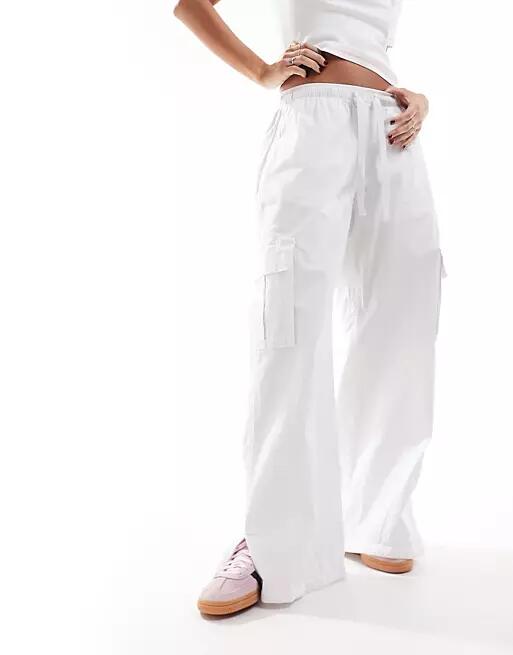 Cotton On relaxed summer cargo pants in white linen look Cover