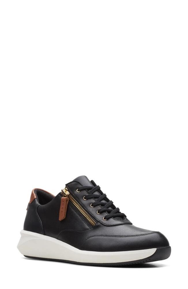 Clarks(r) Un Rio Zip Sneaker in Black Leather Cover