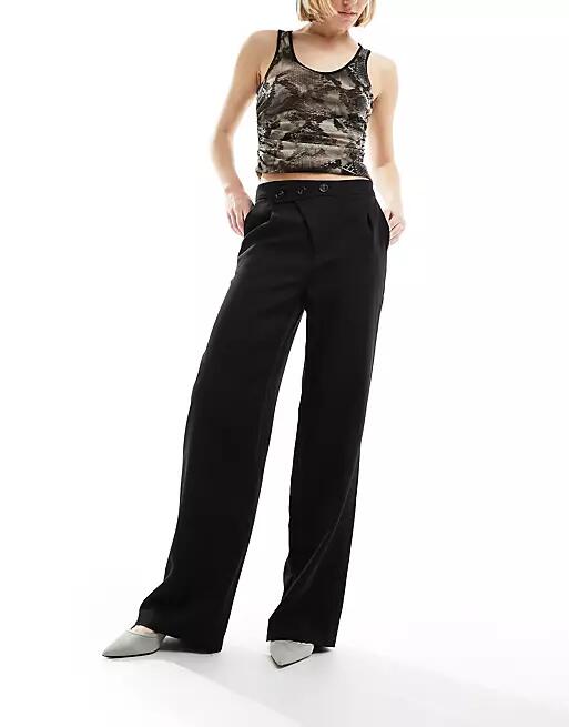 JDY wide leg button detail pleated pants in black Cover