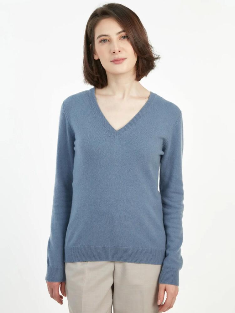 Gobi Cashmere V-Neck Sweater in Purple Impression Cover