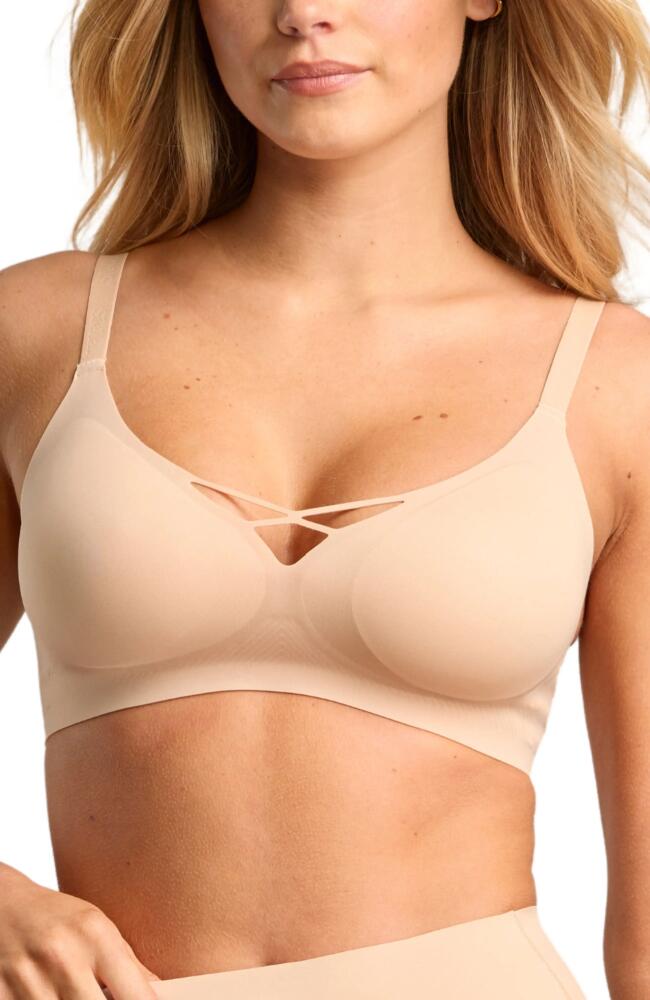 Siella No-Show V-Neck Bra in Maple Sugar Cover