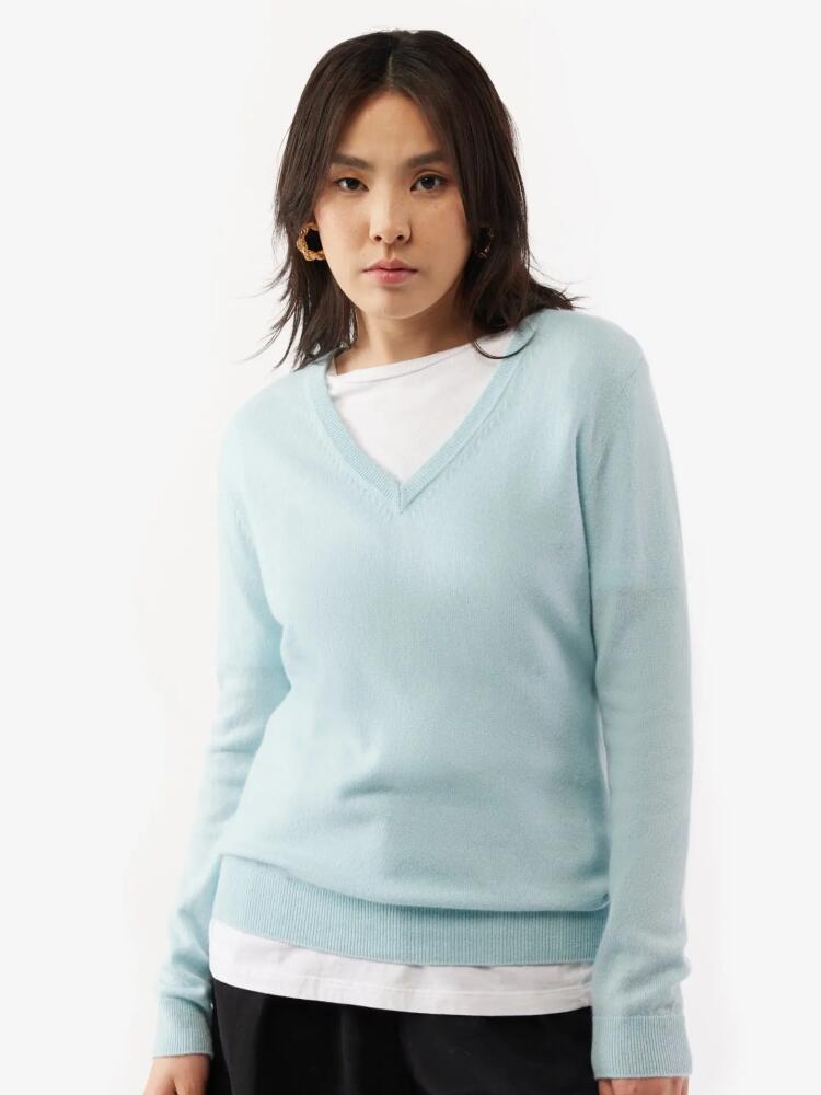 Gobi Cashmere V-Neck Sweater in Blue Glass Cover