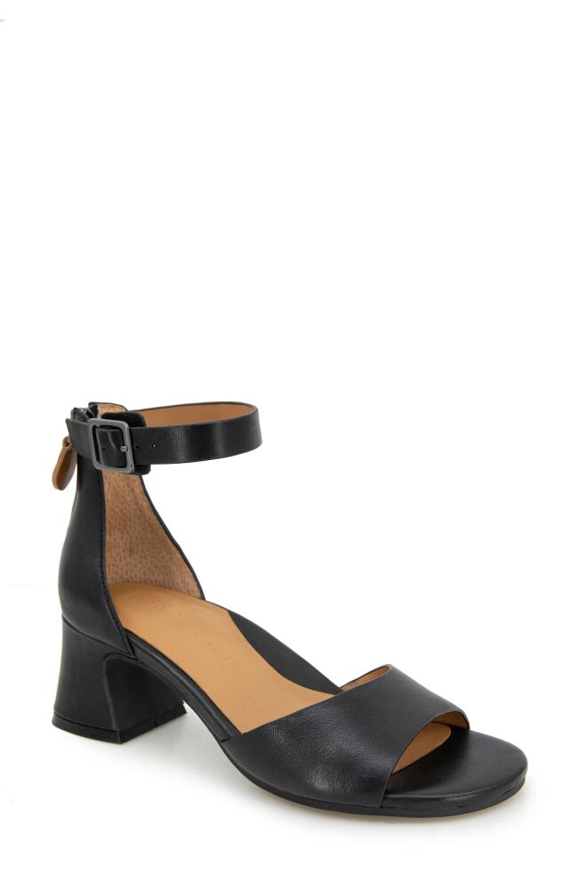 GENTLE SOULS BY KENNETH COLE Iona Block Heel Sandal in Black Leather Cover