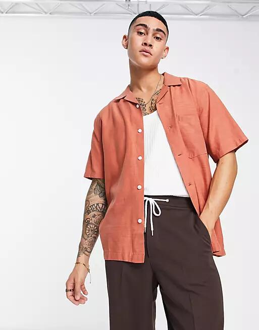 Weekday chill short sleeve shirt in rust-Red Cover