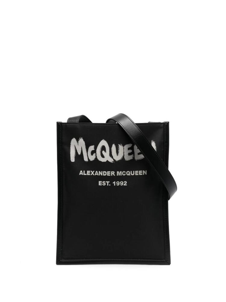 Alexander McQueen graffiti logo-print messenger bag - Black Cover