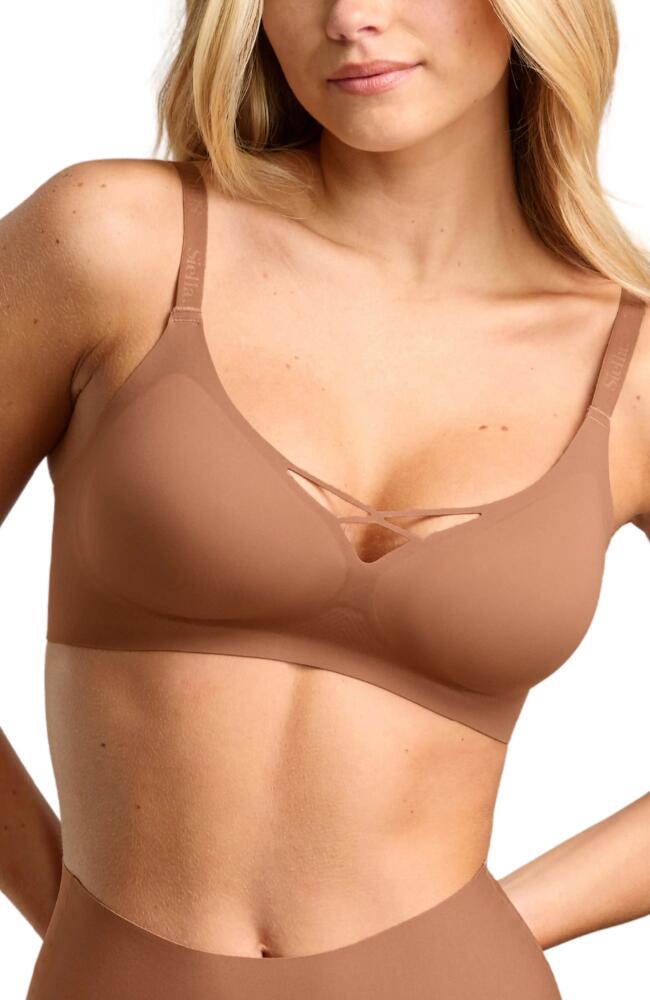 Siella No-Show V-Neck Bra in Toffee Cover