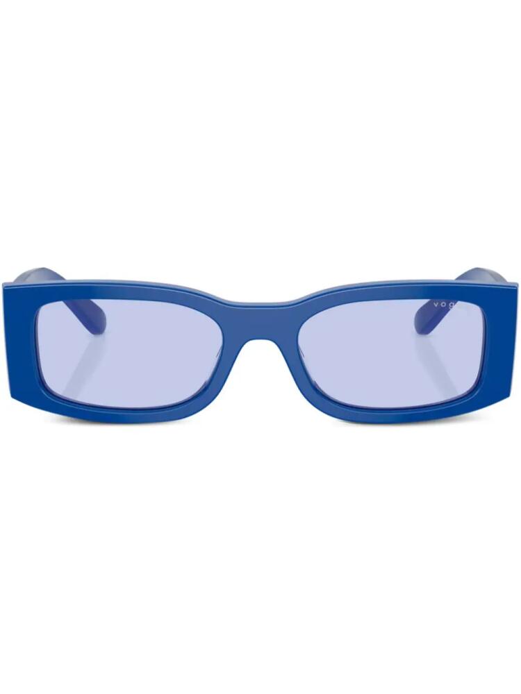 Vogue Eyewear logo-print rectangle-frame sunglasses - Blue Cover