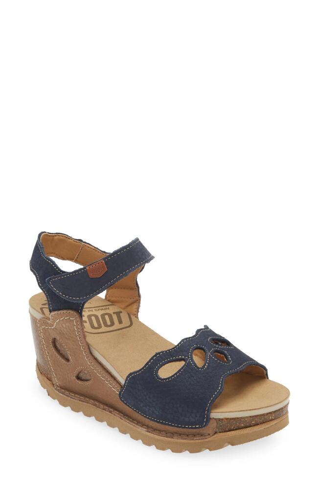 On Foot 320 Dayton Wedge Sandal in Navy Cover