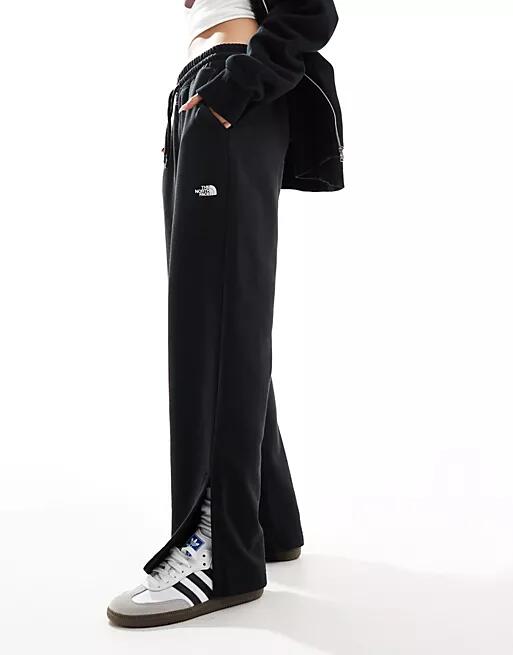 The North Face Evolution fleece track pants in black Cover