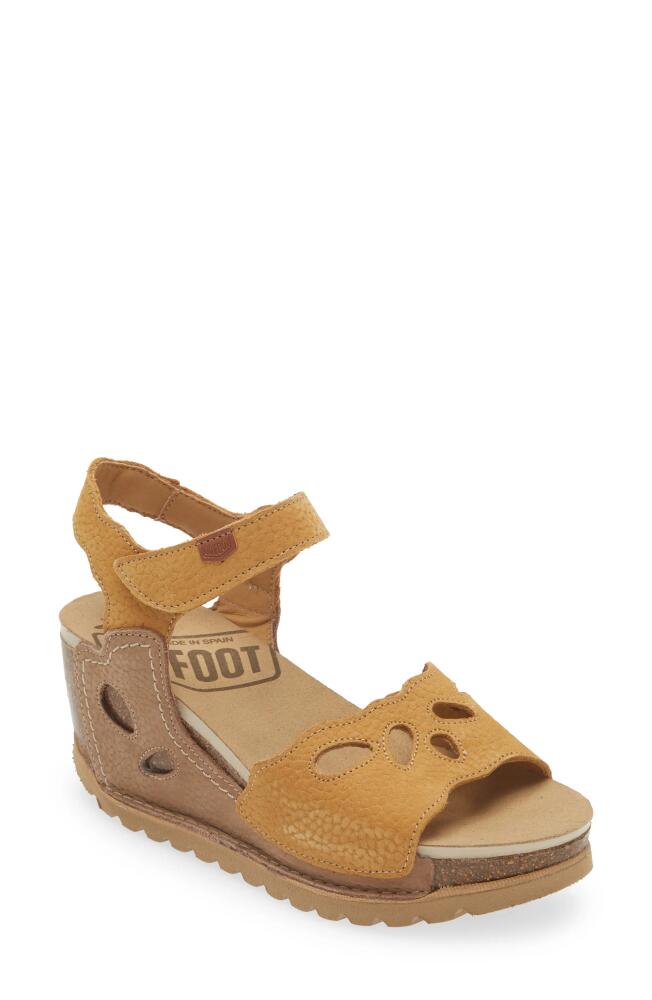 On Foot 320 Dayton Wedge Sandal in Mustard Cover